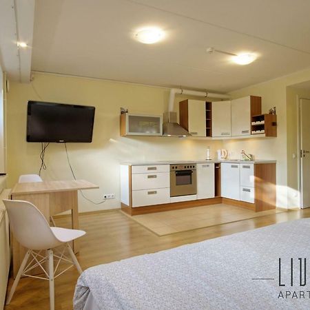 Sunny Studio With Parking, Self-Check-In & Wi-Fi Tallinn Exterior foto