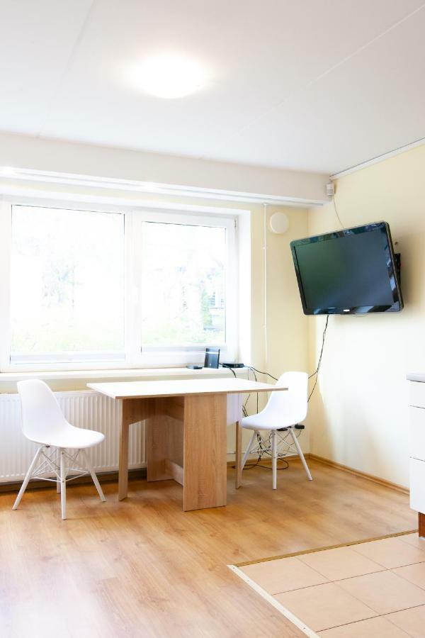 Sunny Studio With Parking, Self-Check-In & Wi-Fi Tallinn Exterior foto