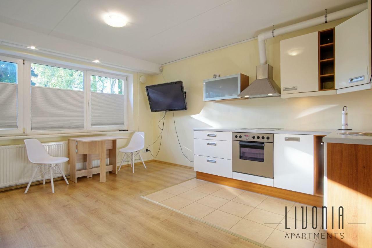 Sunny Studio With Parking, Self-Check-In & Wi-Fi Tallinn Exterior foto