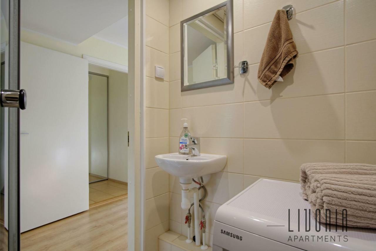 Sunny Studio With Parking, Self-Check-In & Wi-Fi Tallinn Exterior foto