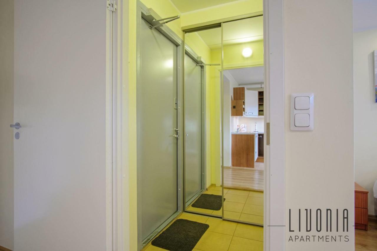 Sunny Studio With Parking, Self-Check-In & Wi-Fi Tallinn Exterior foto
